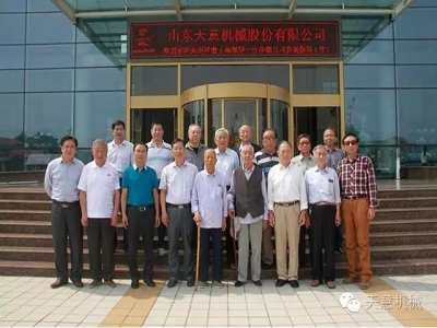 兗州區(qū)委常委、組織部長徐繼瑞一行領(lǐng)導(dǎo)蒞臨天意參觀指導(dǎo)工作